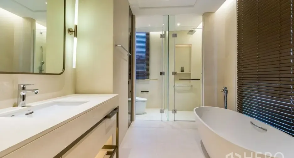 For rent and for sale 2 bedrooms condo in Pathum Wan, Bangkok