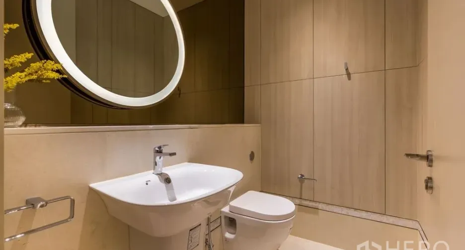 For rent and for sale 2 bedrooms condo in Pathum Wan, Bangkok