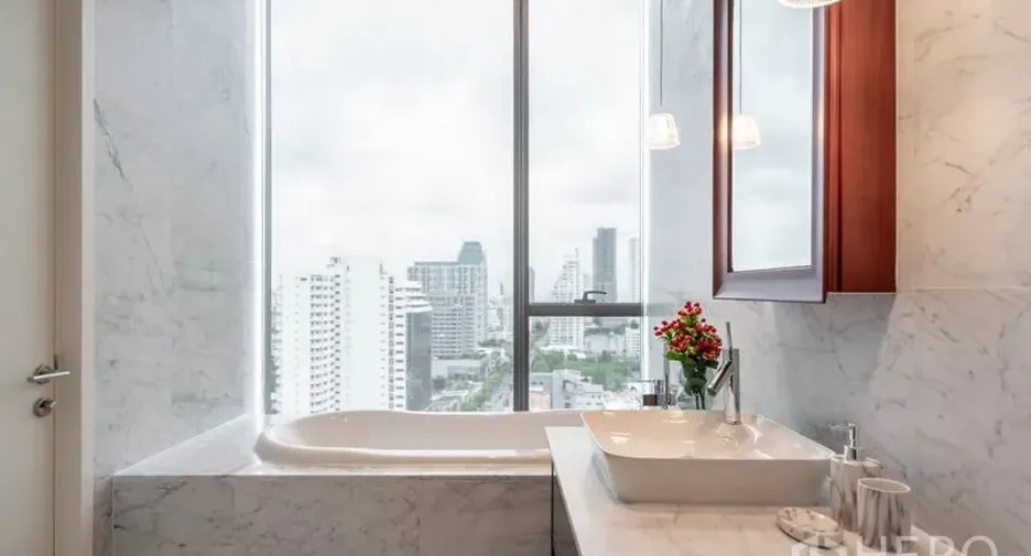 Condo en alquiler y en venta de 2 habitaciones en Watthana, Bangkok