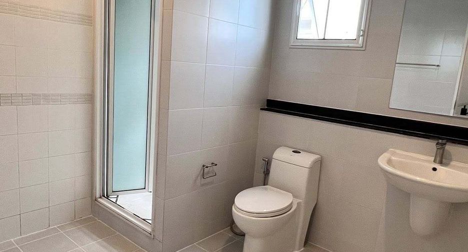 For rent 3 bedrooms townhouse in Mueang Phuket, Phuket