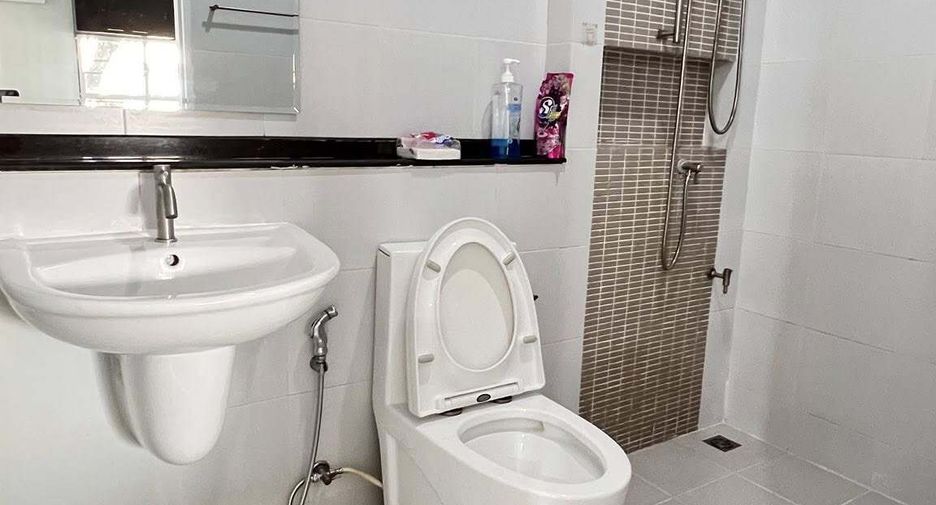 For rent 3 bedrooms townhouse in Mueang Phuket, Phuket