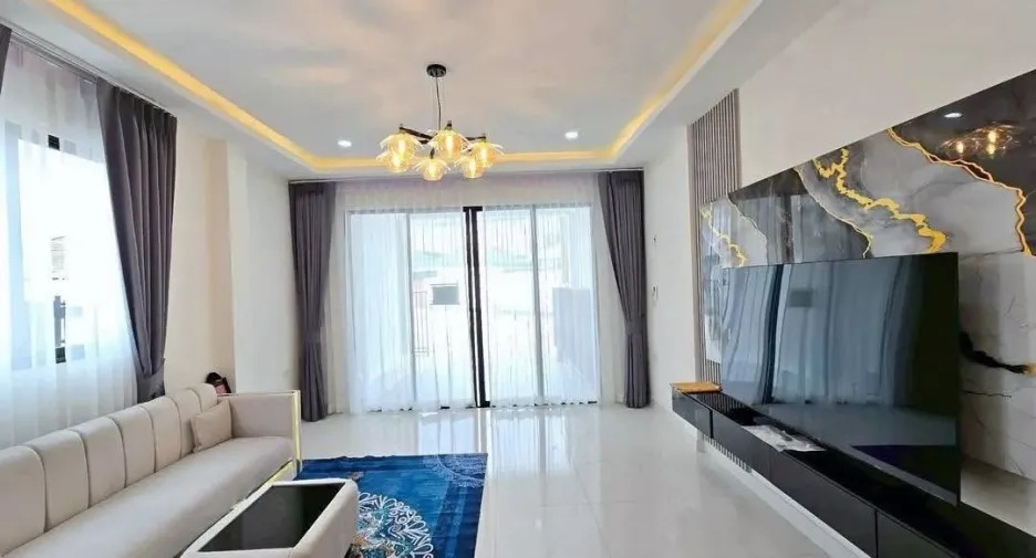 For rent 3 bedrooms townhouse in Thalang, Phuket