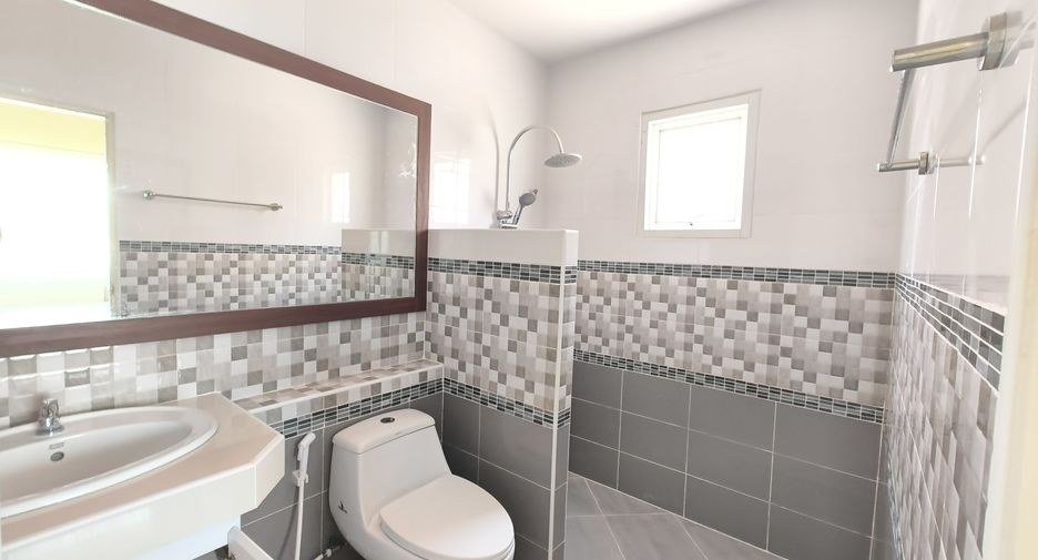 For sale 3 bedrooms house in Sattahip, Chonburi