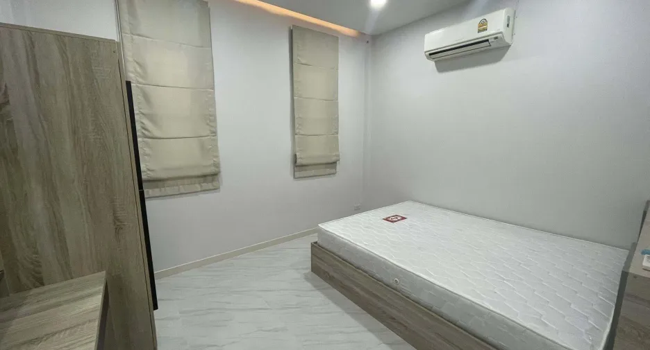 For rent 3 bedrooms house in Saraphi, Chiang Mai