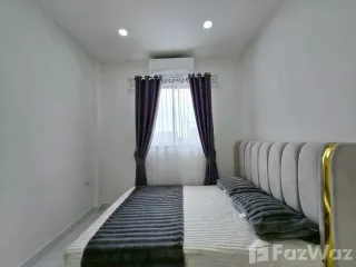 Casa adosada en alquiler de 3 habitaciones en Bang Lamung, Chonburi