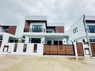 For sale 4 bedrooms house in Mueang Chiang Mai, Chiang Mai