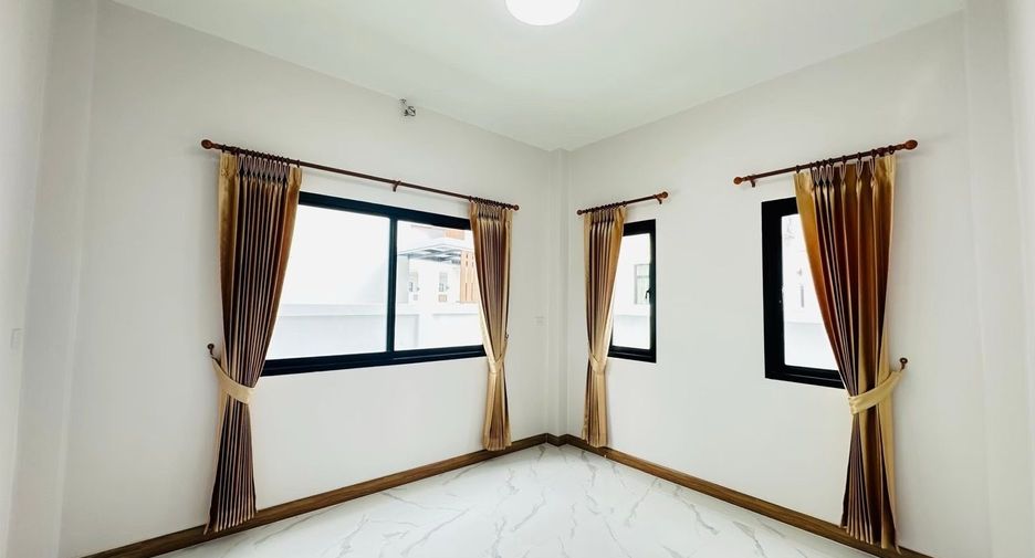 For sale 4 bedrooms house in Mueang Chiang Mai, Chiang Mai