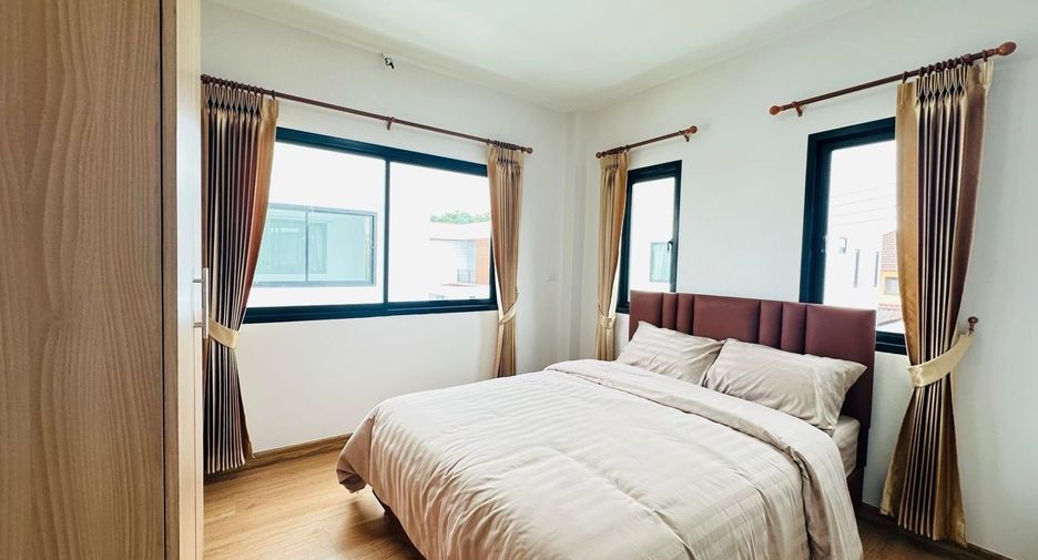 For sale 4 bedrooms house in Mueang Chiang Mai, Chiang Mai