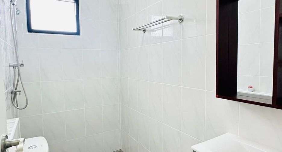 For sale 4 bedrooms house in Mueang Chiang Mai, Chiang Mai
