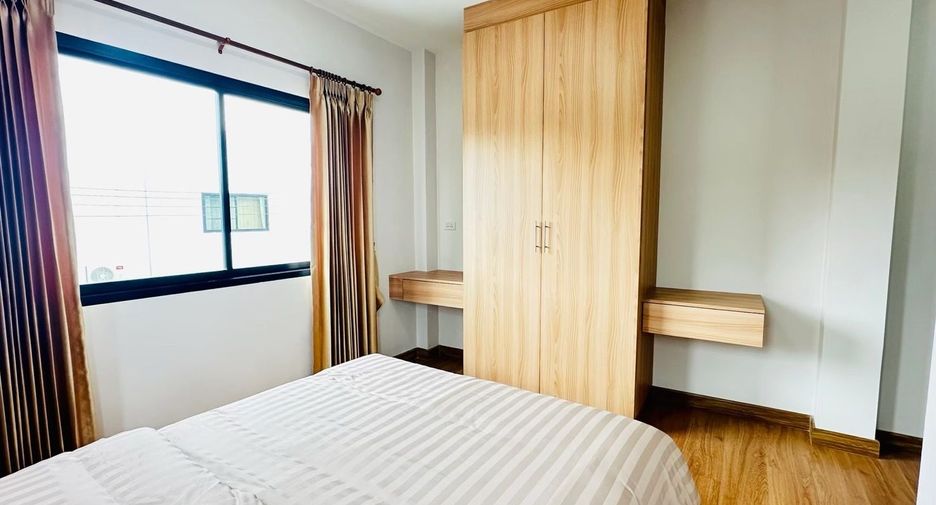 For sale 4 bedrooms house in Mueang Chiang Mai, Chiang Mai