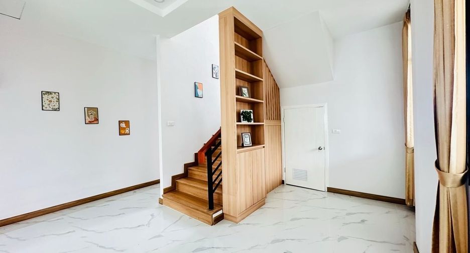 For sale 4 bedrooms house in Mueang Chiang Mai, Chiang Mai
