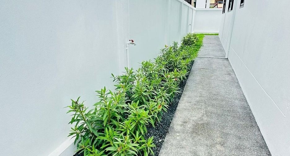 For sale 4 bedrooms house in Mueang Chiang Mai, Chiang Mai