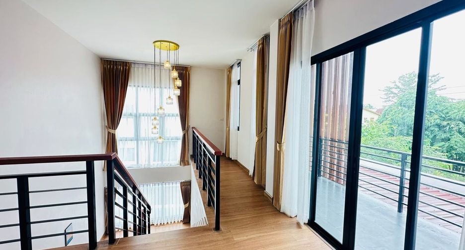 For sale 4 bedrooms house in Mueang Chiang Mai, Chiang Mai