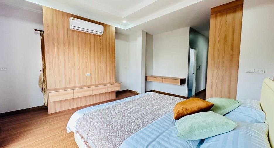 For sale 4 bedrooms house in Mueang Chiang Mai, Chiang Mai