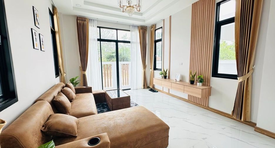 For sale 4 bedrooms house in Mueang Chiang Mai, Chiang Mai