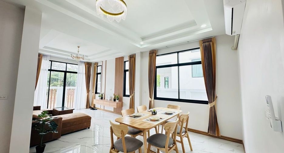 For sale 4 bedrooms house in Mueang Chiang Mai, Chiang Mai