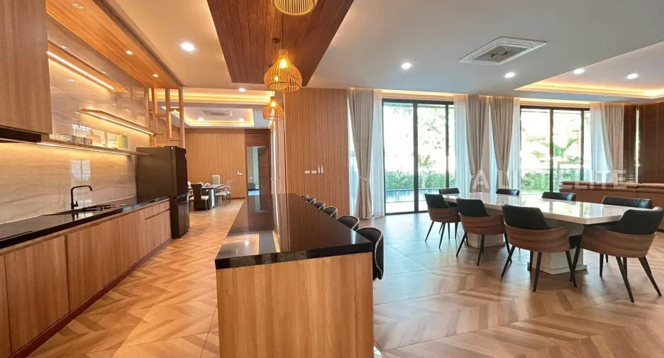 For rent 5 bedrooms house in Bang Lamung, Chonburi