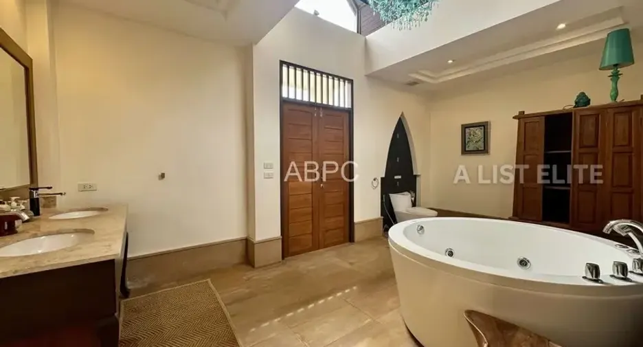 Haus zur Miete mit 5 Zimmer in Bang Lamung, Chonburi