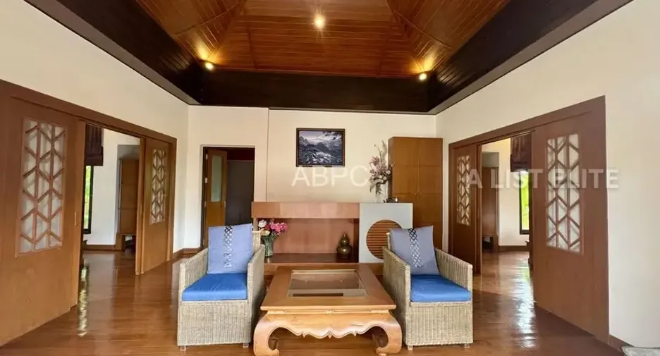 Haus zur Miete mit 5 Zimmer in Bang Lamung, Chonburi