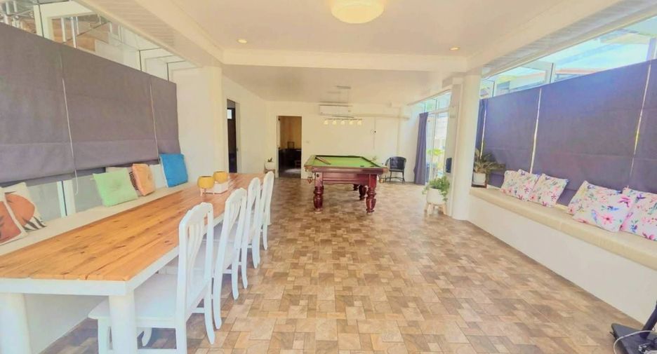 À vendre et à louer 5 chambres villa à Bang Lamung, Chonburi