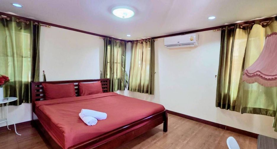 À vendre et à louer 5 chambres villa à Bang Lamung, Chonburi