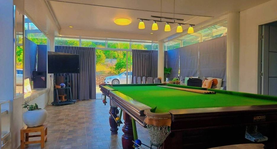 À vendre et à louer 5 chambres villa à Bang Lamung, Chonburi