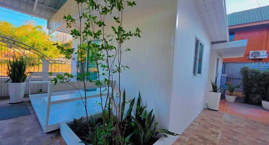 À vendre et à louer 5 chambres villa à Bang Lamung, Chonburi