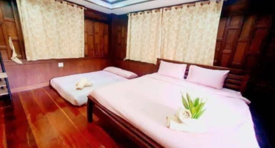 À vendre et à louer 5 chambres villa à Bang Lamung, Chonburi