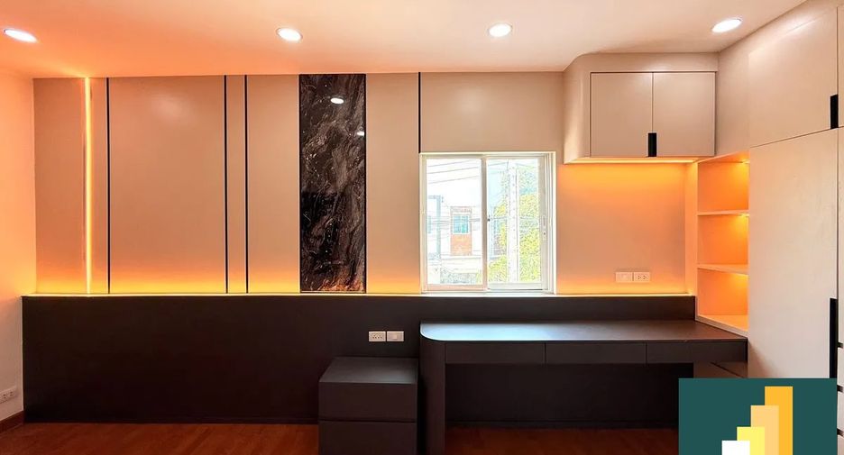 For sale 3 bedrooms townhouse in Bang Lamung, Chonburi