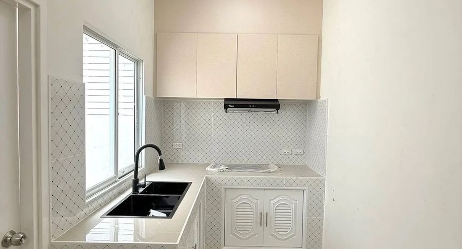 For sale 3 bedrooms townhouse in Bang Lamung, Chonburi