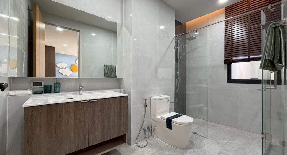 For sale 4 bedrooms townhouse in Lat Krabang, Bangkok