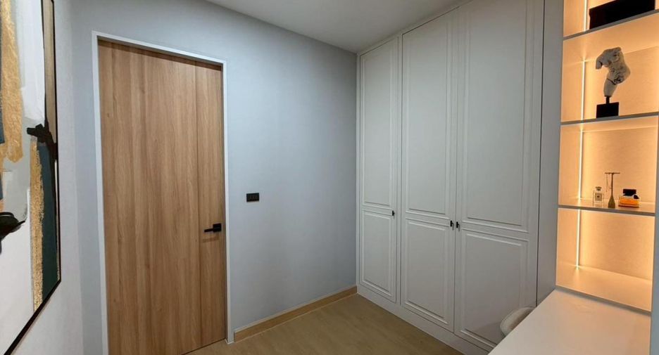 For sale 4 bedrooms townhouse in Lat Krabang, Bangkok