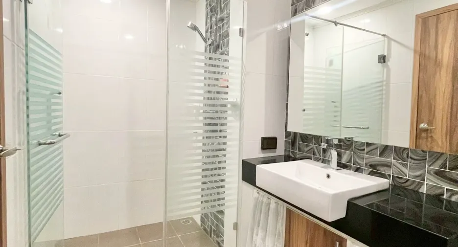 For sale and for rent 2 bedrooms condo in Jomtien, Pattaya