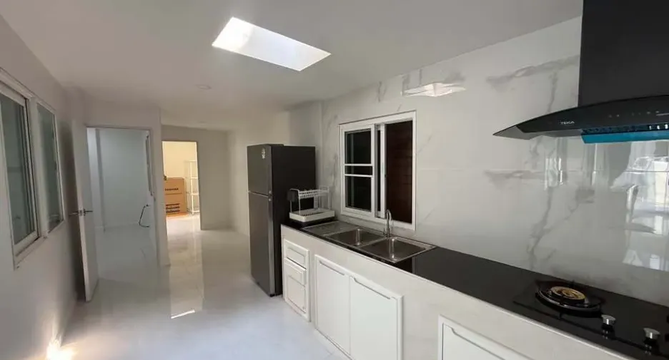 For rent 4 bedrooms house in Mueang Chiang Mai, Chiang Mai