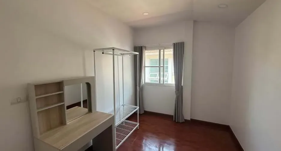 For rent 4 bedrooms house in Mueang Chiang Mai, Chiang Mai