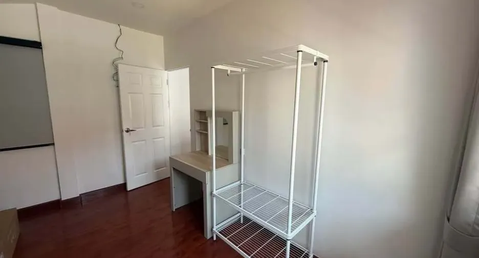 For rent 4 bedrooms house in Mueang Chiang Mai, Chiang Mai