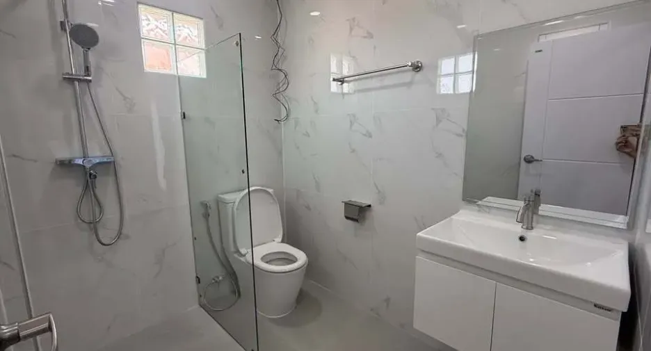 For rent 4 bedrooms house in Mueang Chiang Mai, Chiang Mai