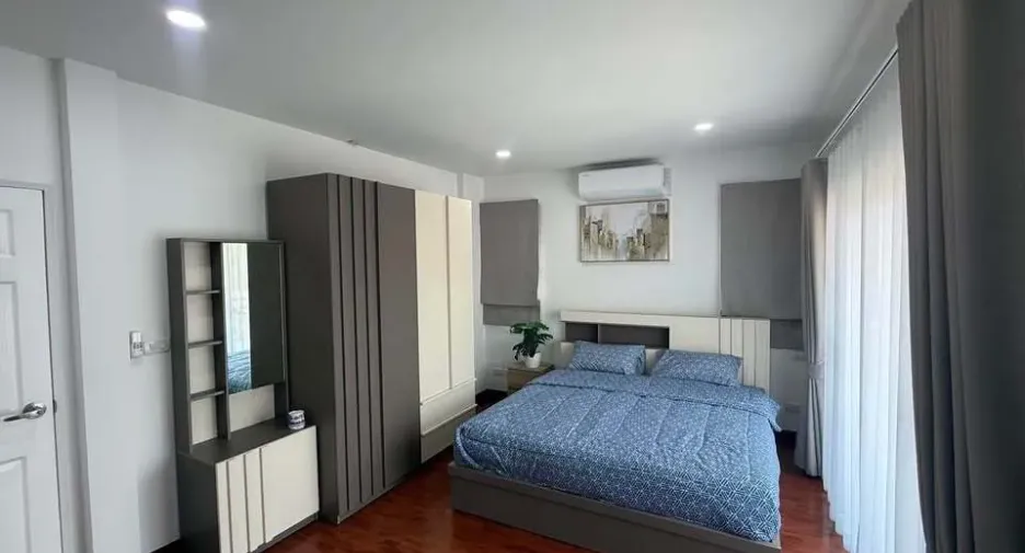 For rent 4 bedrooms house in Mueang Chiang Mai, Chiang Mai