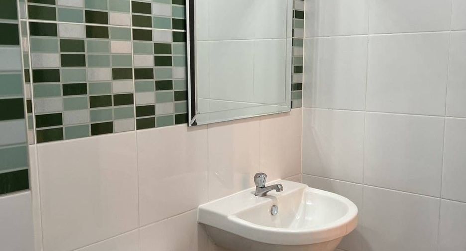 Haus zur Miete mit 3 Zimmer in Bang Lamung, Chonburi