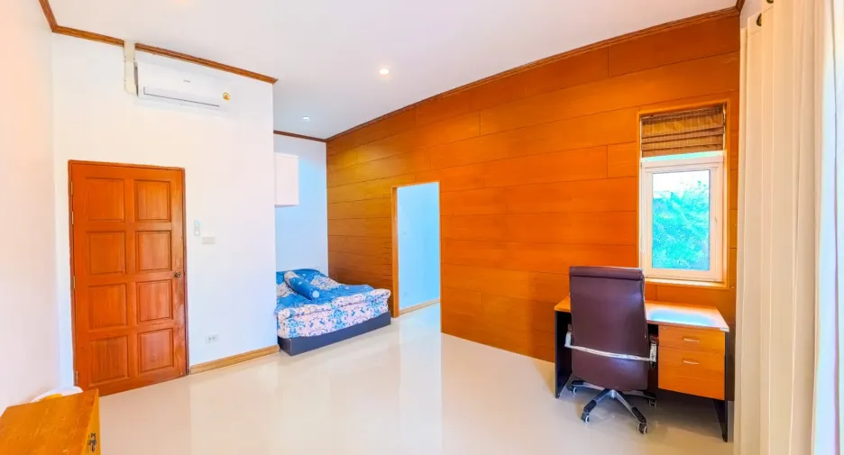 For rent and for sale 6 bedrooms house in Bang Lamung, Chonburi