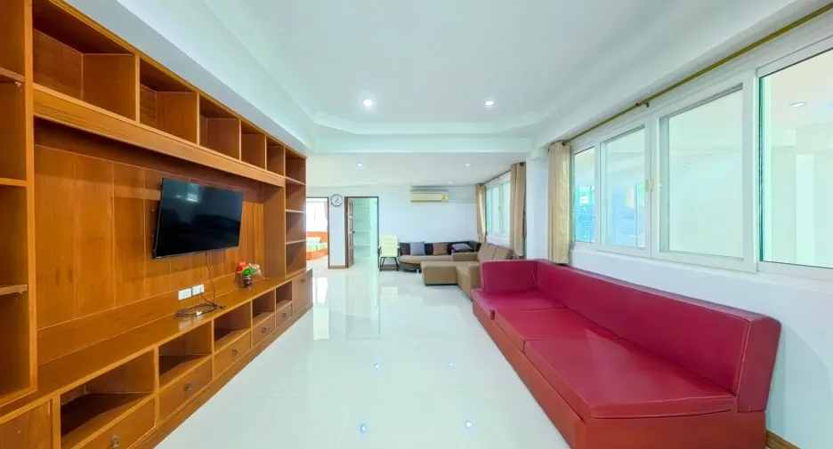 For rent and for sale 6 bedrooms house in Bang Lamung, Chonburi