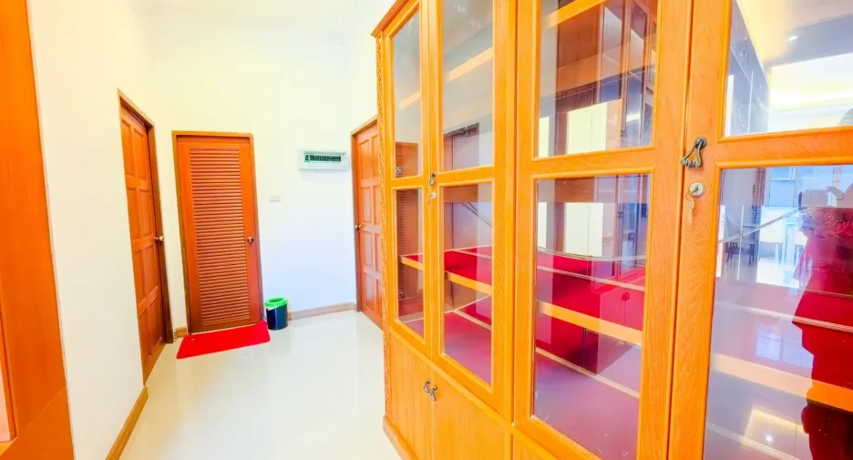 For rent and for sale 6 bedrooms house in Bang Lamung, Chonburi