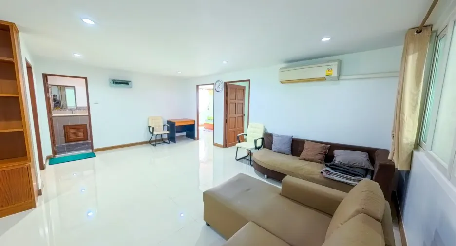 For rent and for sale 6 bedrooms house in Bang Lamung, Chonburi