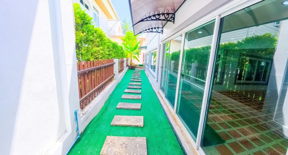 For rent and for sale 6 bedrooms house in Bang Lamung, Chonburi