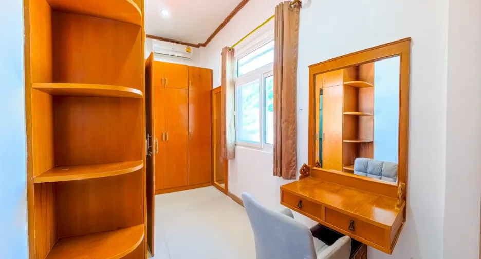 For rent and for sale 6 bedrooms house in Bang Lamung, Chonburi