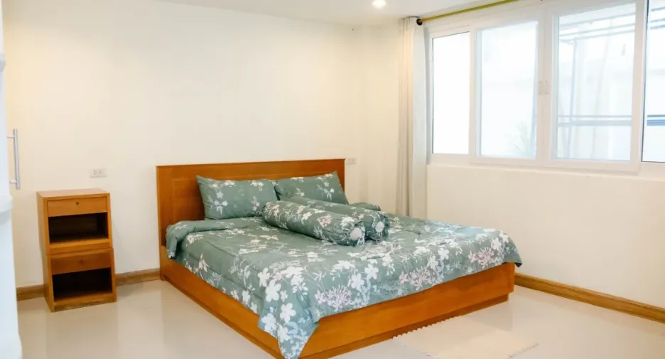 For rent and for sale 6 bedrooms house in Bang Lamung, Chonburi