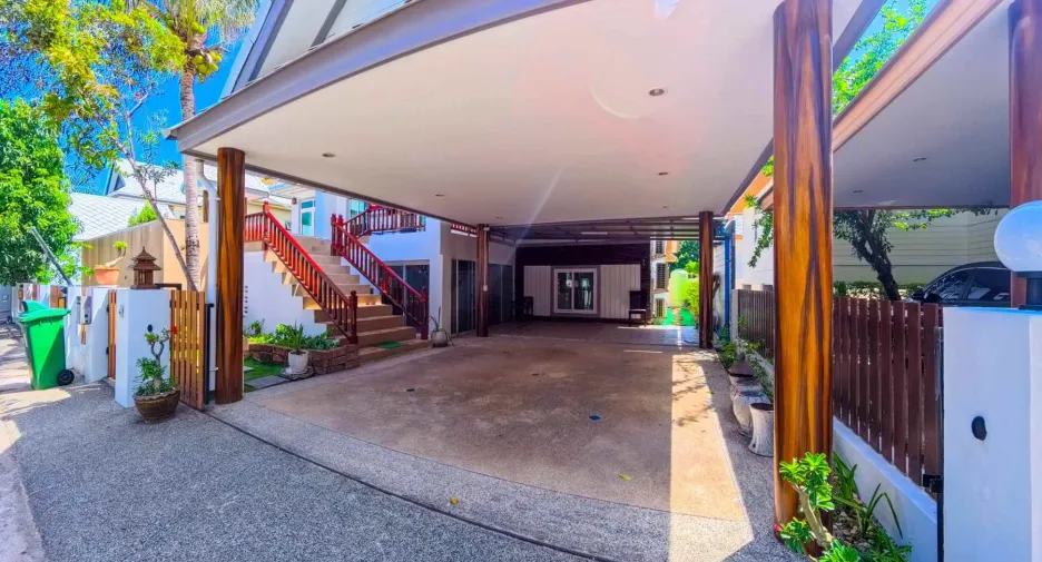For rent and for sale 6 bedrooms house in Bang Lamung, Chonburi