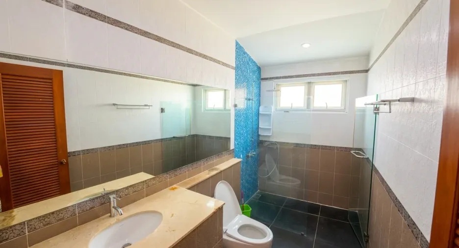 For rent and for sale 6 bedrooms house in Bang Lamung, Chonburi