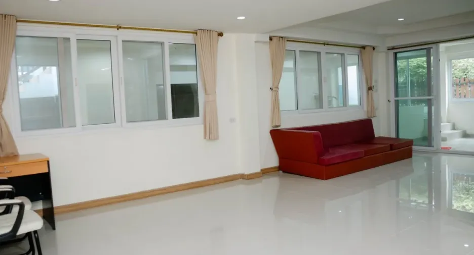 For rent and for sale 6 bedrooms house in Bang Lamung, Chonburi
