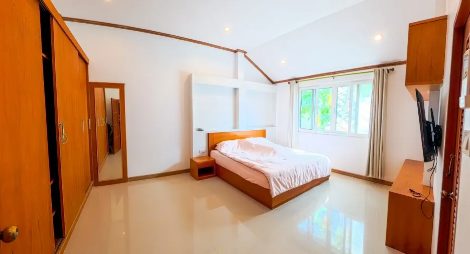 For rent and for sale 6 bedrooms house in Bang Lamung, Chonburi